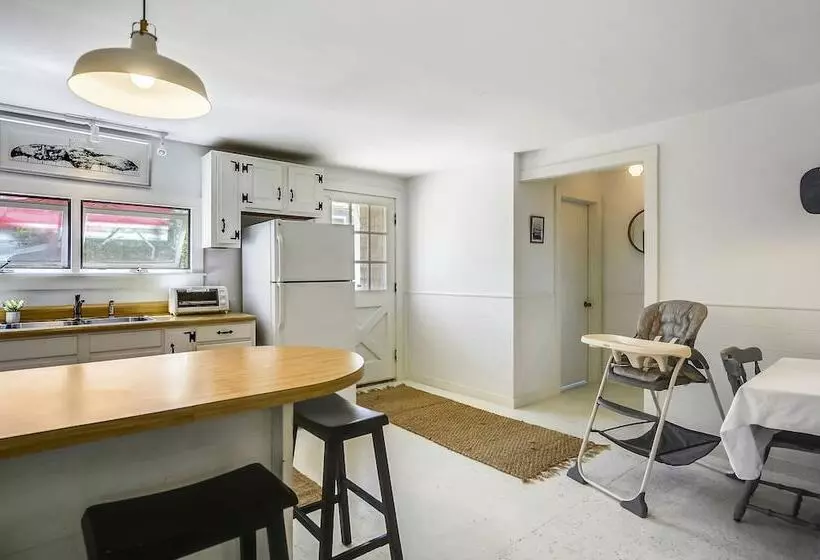 Oak Bluffs 3 Bed Cottage, Walk To Town