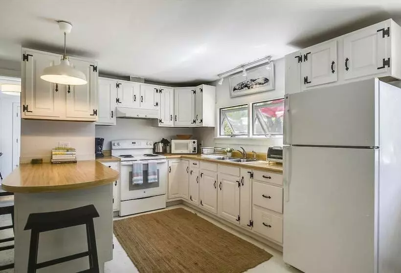 Oak Bluffs 3 Bed Cottage, Walk To Town