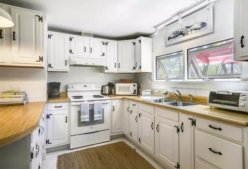 Oak Bluffs 3 Bed Cottage, Walk To Town