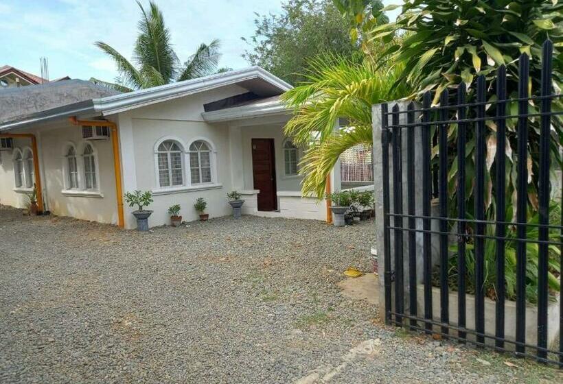 Pensió Czarina Transient House