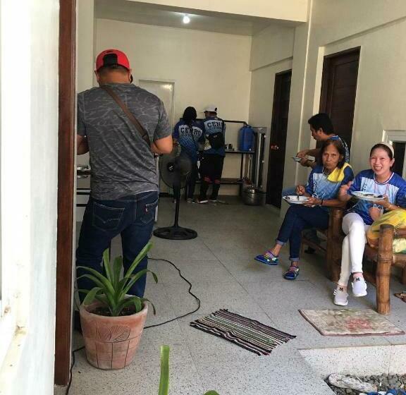 Pensió Czarina Transient House