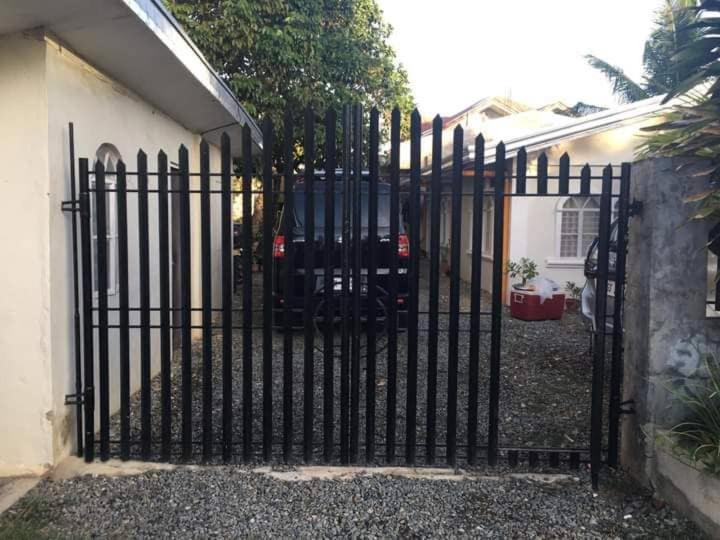 Pensió Czarina Transient House