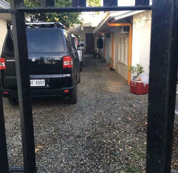 Pensió Czarina Transient House