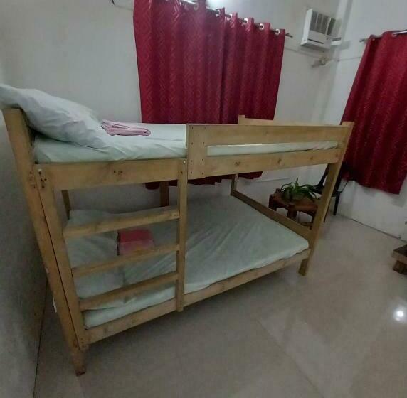 Pensió Czarina Transient House