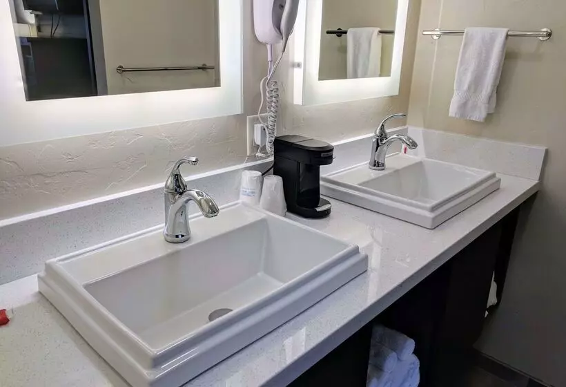 هتل Days Inn By Wyndham Prescott