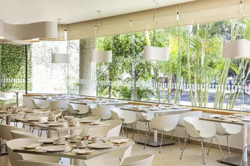 Отель Fiesta Inn Guadalajara Expo