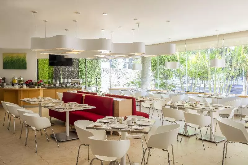 Отель Fiesta Inn Guadalajara Expo