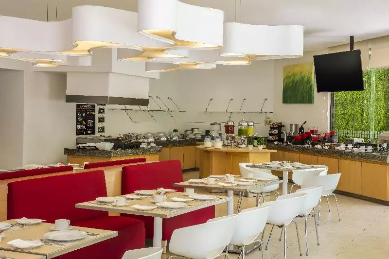 Отель Fiesta Inn Guadalajara Expo