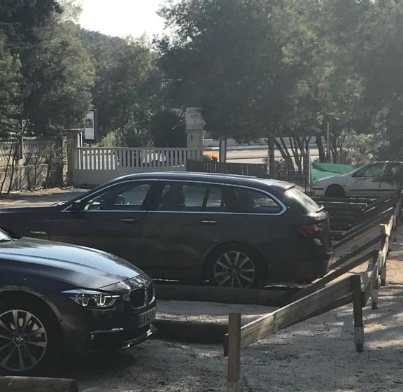 فندق Hôtel Les Mimosas