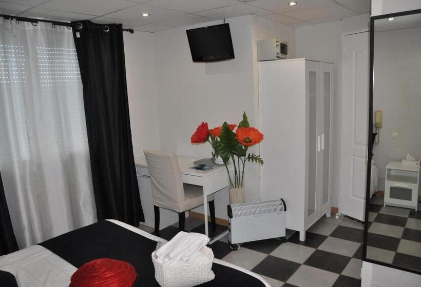 ホテル Hôtel Les Mimosas