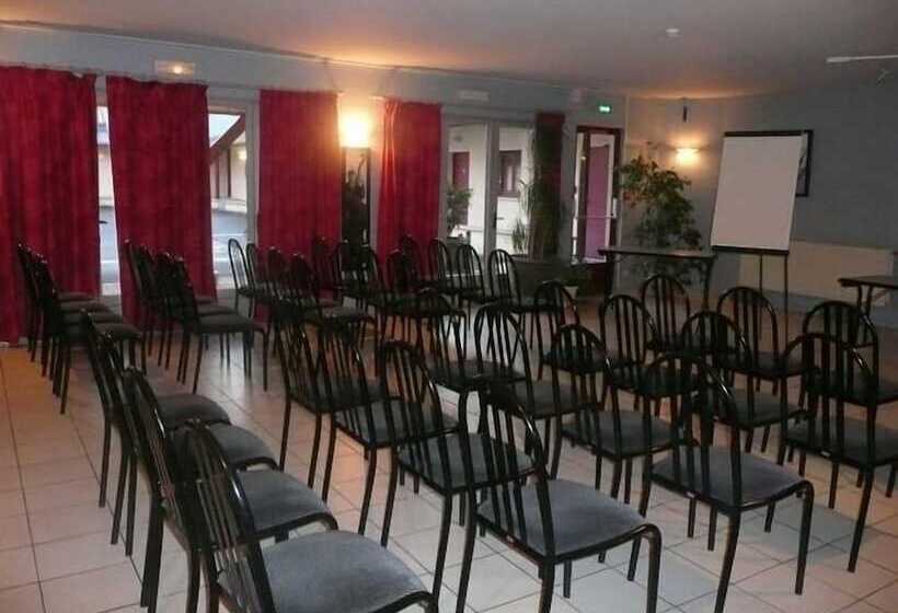 ホテル Logis Hôtel Les Paturelles