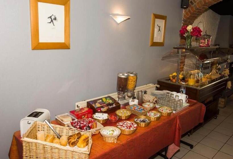 ホテル Logis Hôtel Les Paturelles