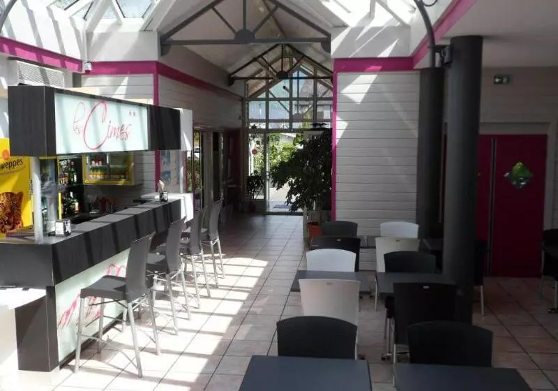 Отель Logis Hôtel Les Cimes