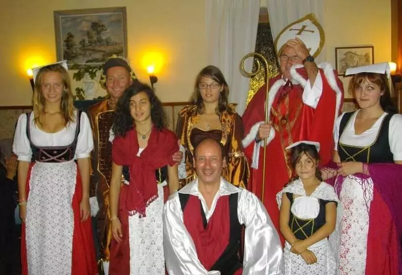 Отель Logis Hôtel Restaurant La Tête Des Faux