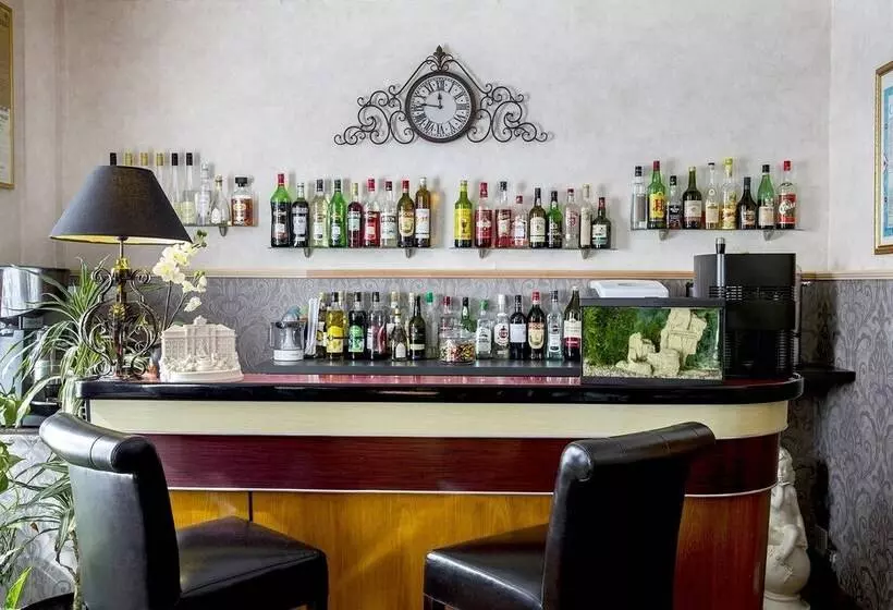 Отель Logis Hôtel Restaurant La Tête Des Faux