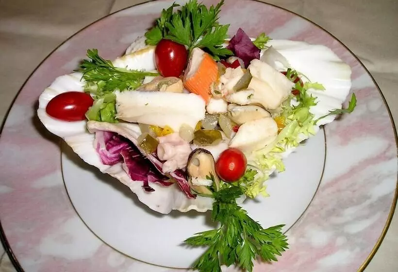 Отель Logis Hôtel Restaurant La Tête Des Faux