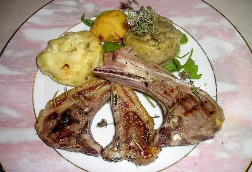 Отель Logis Hôtel Restaurant La Tête Des Faux