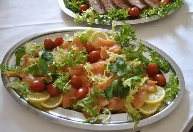 Отель Logis Hôtel Restaurant La Tête Des Faux