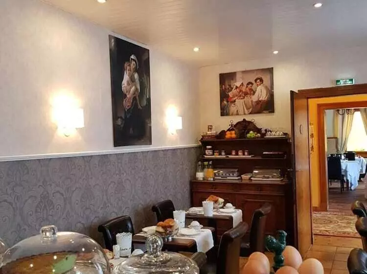 Отель Logis Hôtel Restaurant La Tête Des Faux