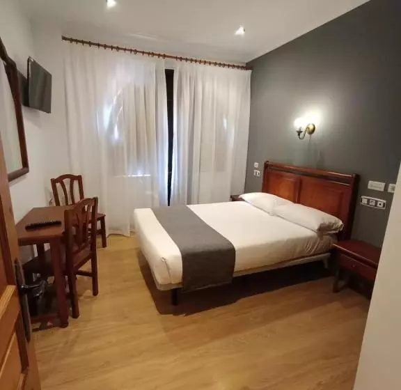 هتل Puerto Calderon