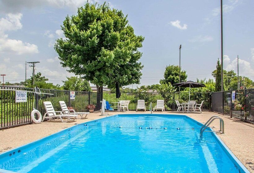 בית מלון כפרי Quality Inn