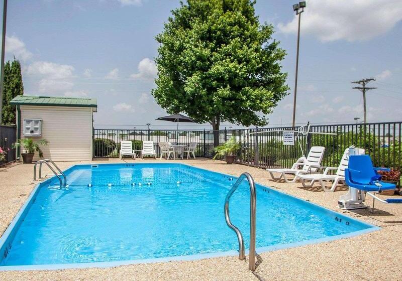 בית מלון כפרי Quality Inn