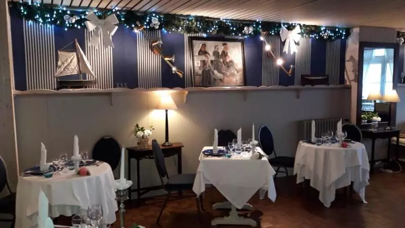 فندق Restaurant De La Plage