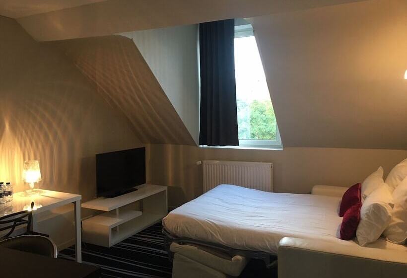 هتل Restaurant Les Capucins