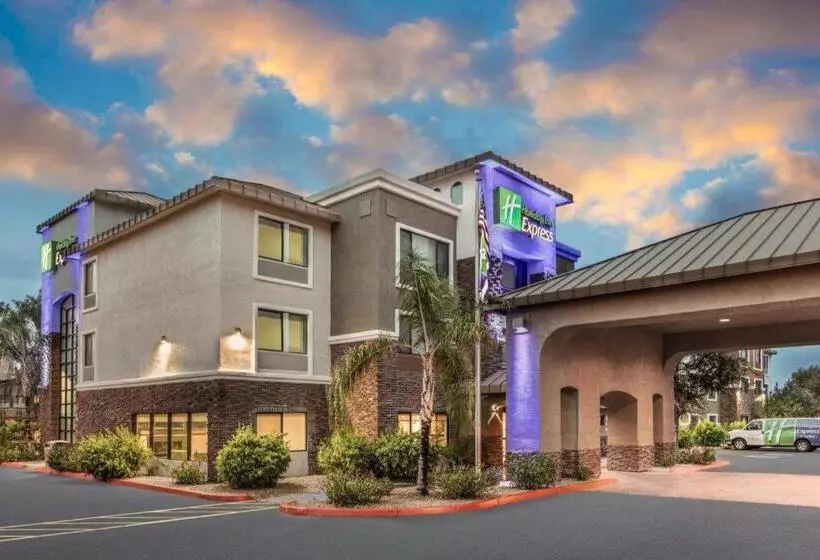 هتل Sleep Inn & Suites Tempe Asu Campus