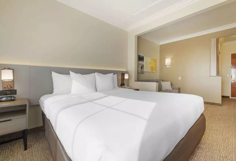 ホテル Comfort Suites Oceanside Camp Pendleton Area