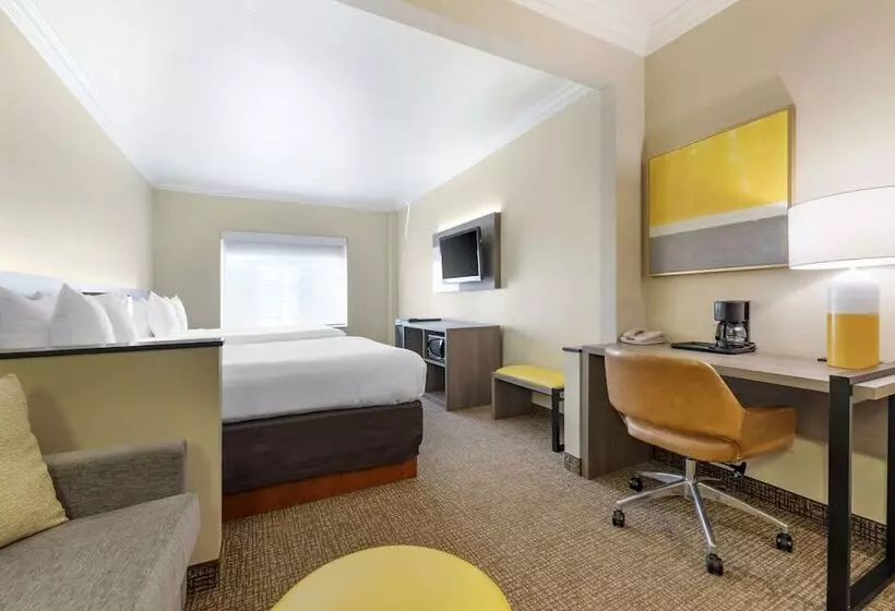 ホテル Comfort Suites Oceanside Camp Pendleton Area