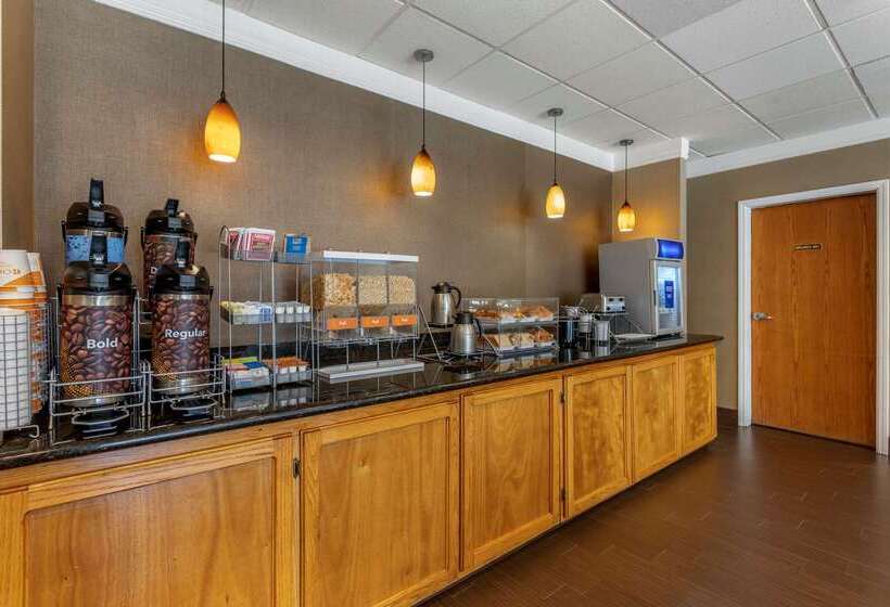 هتل Comfort Suites Visalia Convention Center