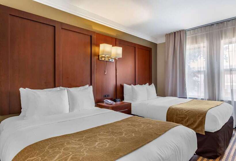 هتل Comfort Suites Visalia Convention Center