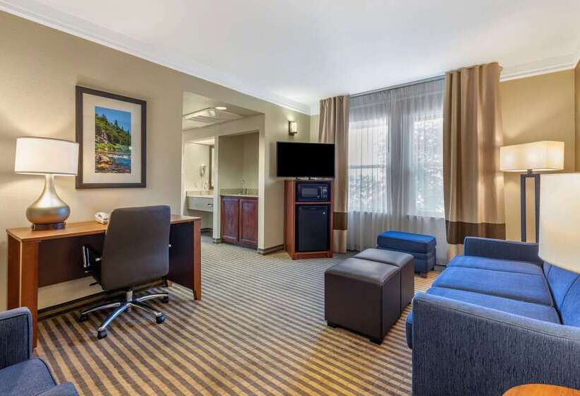 هتل Comfort Suites Visalia Convention Center