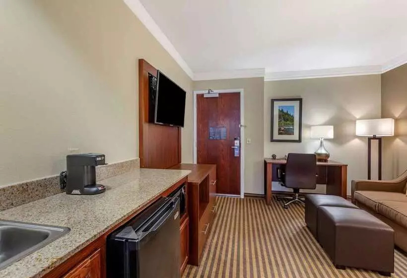 فندق Comfort Suites Visalia Convention Center