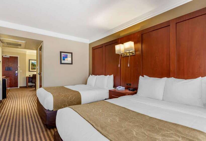 هتل Comfort Suites Visalia Convention Center