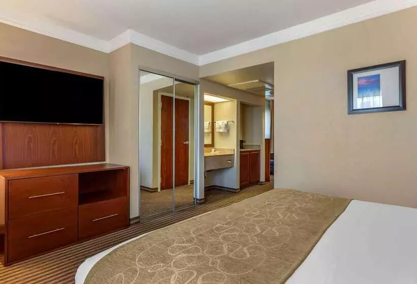 فندق Comfort Suites Visalia Convention Center