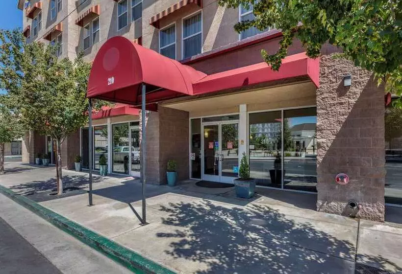 فندق Comfort Suites Visalia Convention Center