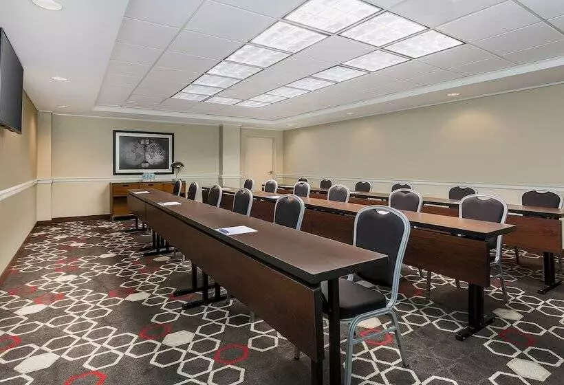 فندق Four Points Bentonville