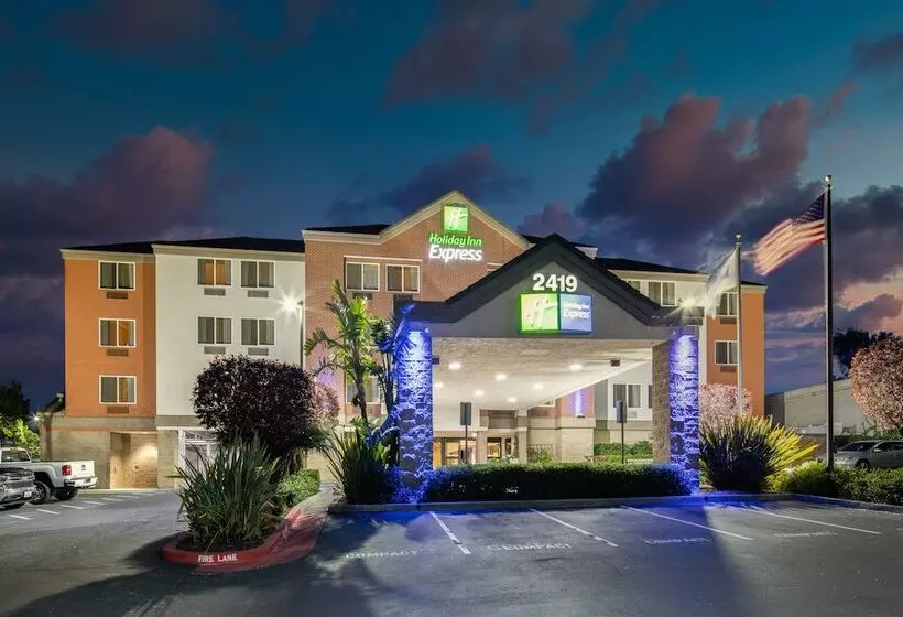 فندق Holiday Inn Express Castro Valley