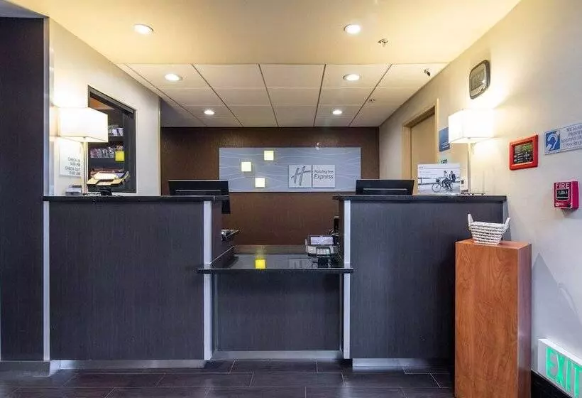 فندق Holiday Inn Express Castro Valley
