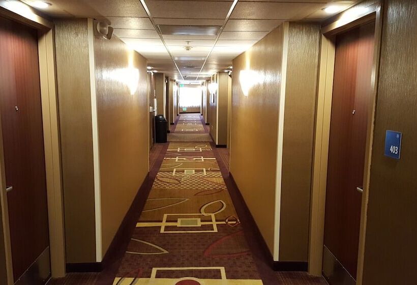 هتل Holiday Inn Express Castro Valley