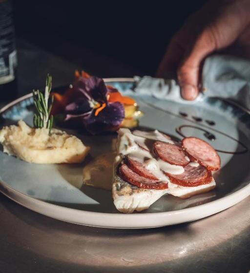 فندق Logis Hôtel Restaurant Vuillot