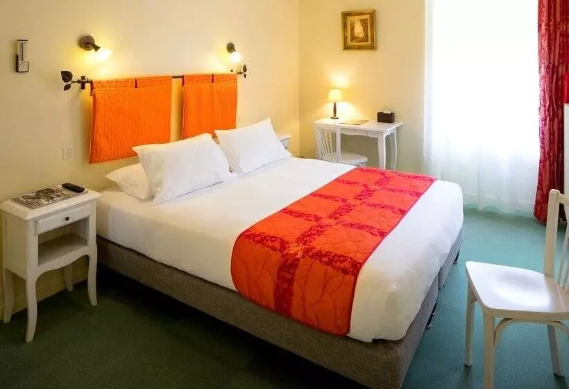 Отель Logis Hôtel Restaurant Les Cèdres