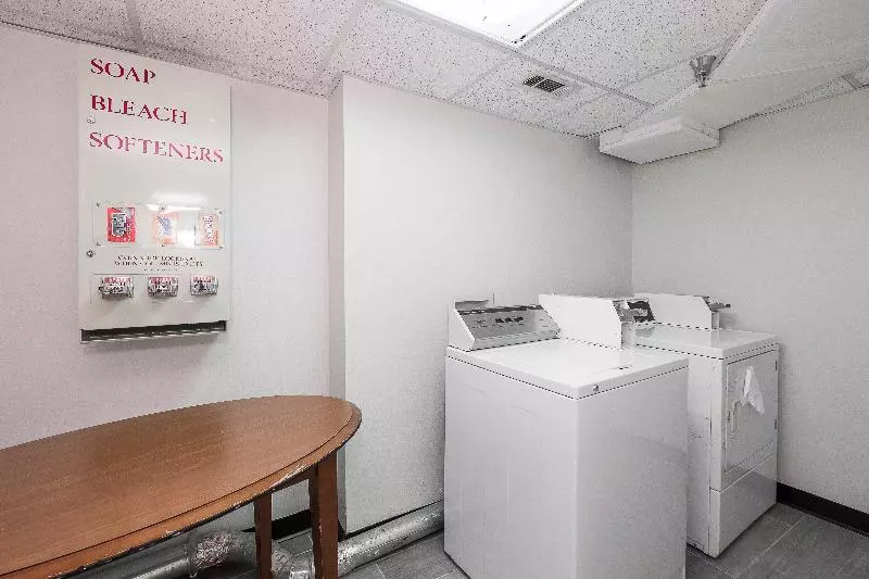 هتل Spark By Hilton Bentonville