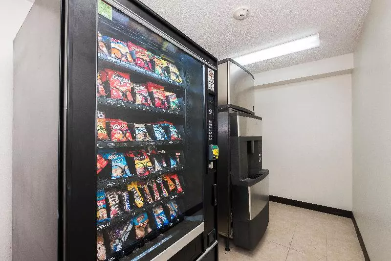 هتل Spark By Hilton Bentonville