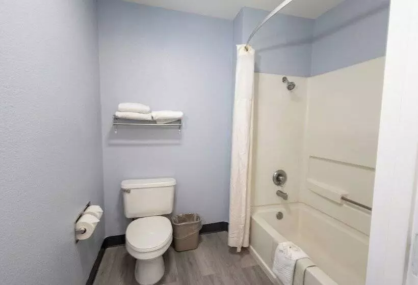 Отель Quality Inn & Suites Tulare