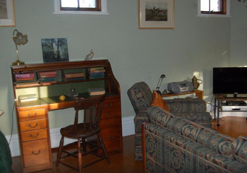 فندق Wind Song Bed & Breakfast