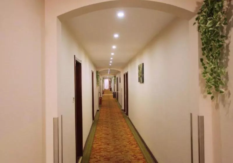 Hotelli Greentree Inn Zhenjiang Yangzhong Central Market Gangdong Bei Road