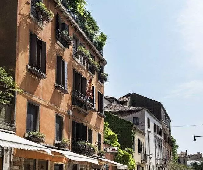 هتل Agli Alboretti